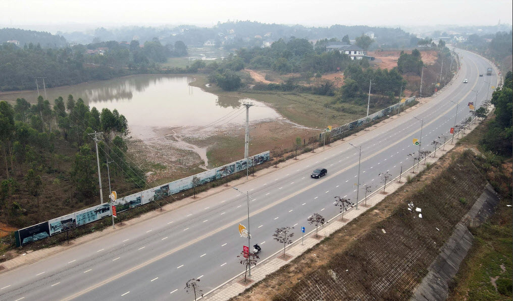 Mặt đường trục đường Trường Chinh