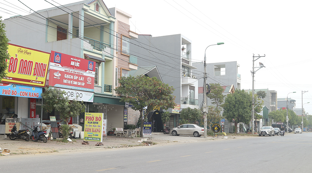 Đường Nguyễn Du kéo dài có thêm nhiều cửa hàng mới mở, tạo sự đa dạng, phong phú cho tuyến “ phố ẩm thực ”