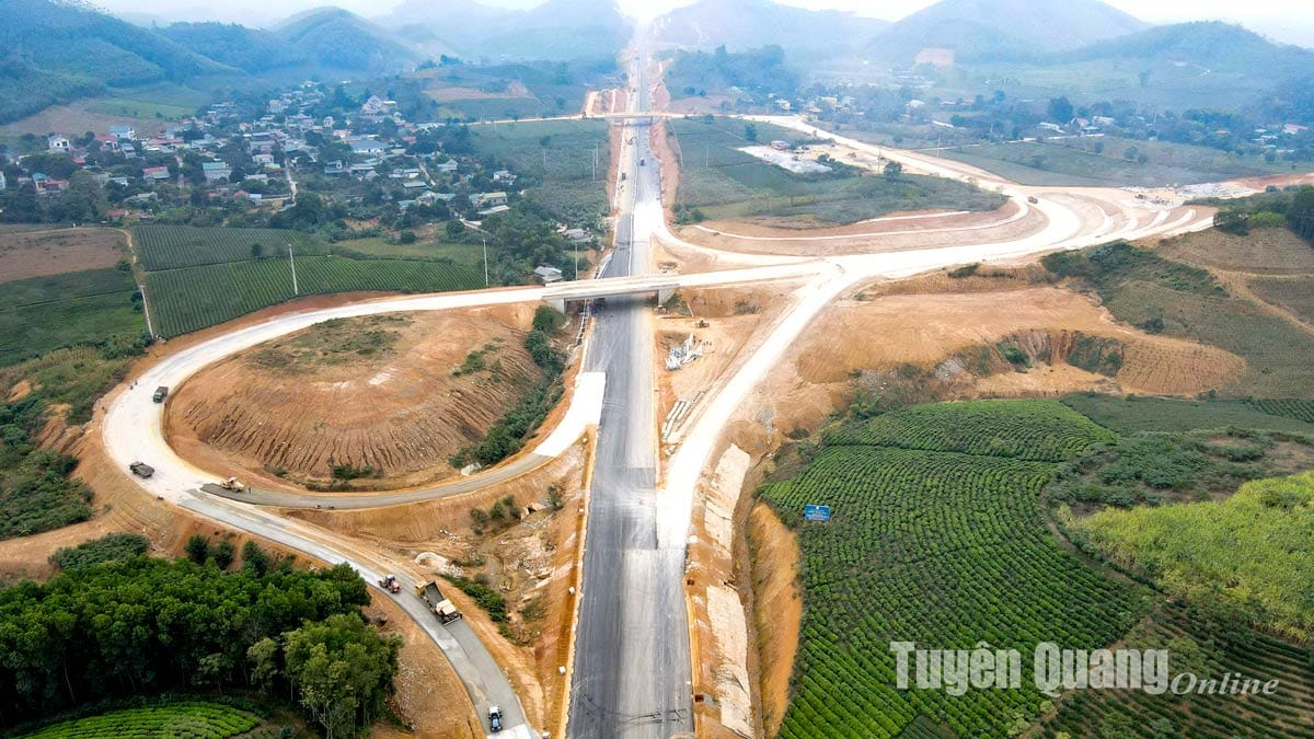 Nước rút trên tuyến Cao tốc Tuyên Quang - Phú Thọ,